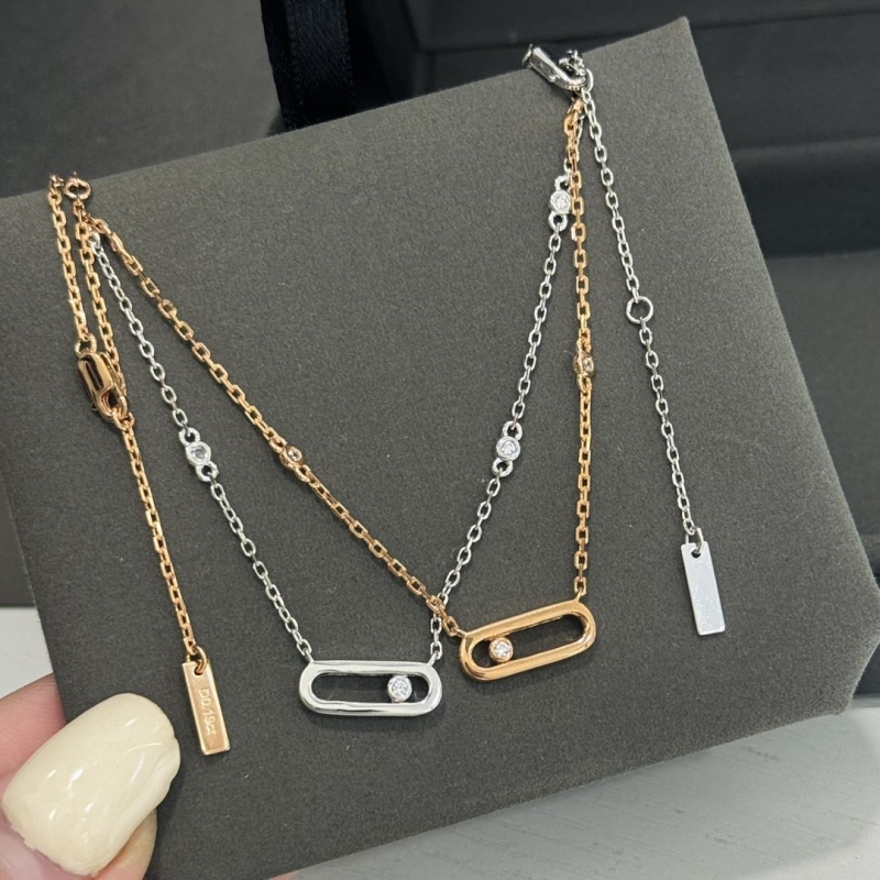 Ba*len*cia*ga necklaces